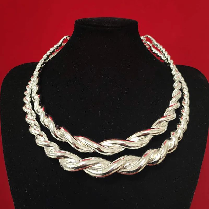 Landie Miao Yin Dong wide twist collar